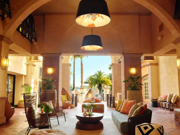 The lounge area at the San Diego Mission Bay Resort